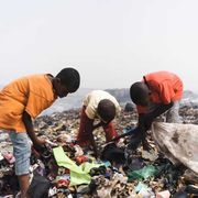 Un nuovo patto oltre il mercato: cos'è l'economia della sopravvivenza