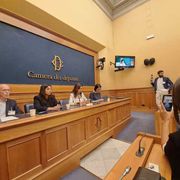 La Nobel Narges Mohammadi: «L'Iran è cambiato. Ora un libero referendum»