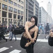I “maranza”, gli antagonisti e gli altri: come è degenerato il corteo di Milano