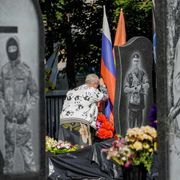 Migliaia di morti in guerra. Ognuno come il mio bimbo in braccio