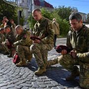 Per l'Ue con Mosca c'è «già una guerra ibrida». Lavrov: pronti a rispondere