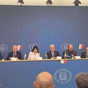 San Francesco unisce la politica. Mantovano: «Ora nessuno se ne appropri»