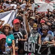 I ragazzi esultano in piazza ad Antananarivo