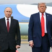 I presidente Putin e Trump nel momento del loro arrivo in Alaska lo scorso agosto