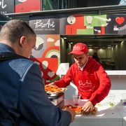 PizzAut a Parigi: come l'inclusione è arrivata a conquistare l'Europa