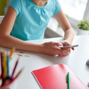 L'ansia dei genitori convince i figli che il mondo è "ostile"