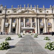 I santi rifioriranno sempre (e amano anche gli antipatici)