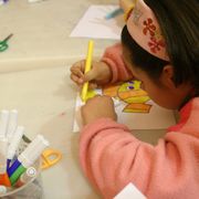 Le mani dei bambini sporchissime di vita