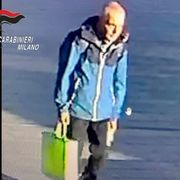 Manager accoltellata in centro a Milano: c'è l'identikit