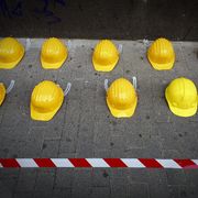 Roma, non ce l'ha fatta l'operaio rimasto ferito nel crollo. Il lavoro è un'emergenza