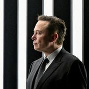 Elon Musk e mille miliardi di passi indietro