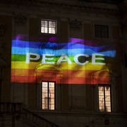 Tolstoj ci ha rovinato: la pace non è il contrario della guerra