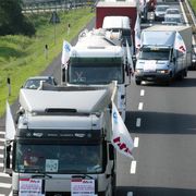 Divieto di sorpasso sulla A1, perché i camionisti minacciano lo stop