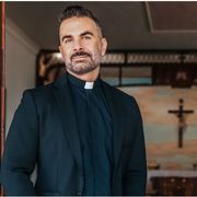 Cosa ha detto il prete-social don Cosimo Schena in Parlamento