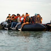 Starmer scavalca a destra Trump sull'immigrazione