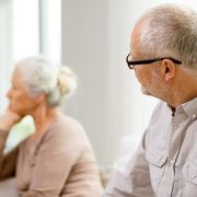 Una coppia di over 60 dopo un litigio