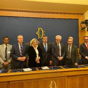 Palazzi "in rosso" (anche il Parlamento Ue) per i cristiani perseguitati