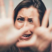 «Il maschio è cacciatore»? Scienza ed educazione oltre i luoghi comuni