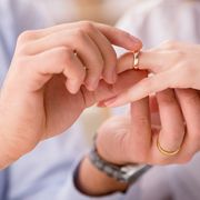 Legami fragili, storie piccole. Perché “perdere tempo” con il matrimonio?