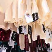 Bambole sessuali e armi, il Parlamento Ue chiede più controlli sull'e-commerce