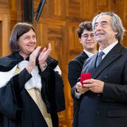Il Maestro Riccardo Muti con la rettrice Elena Beccalli alla cerimonia di inaugurazione dell’anno accademico dell’Università Cattolica del Sacro Cuore a Milano