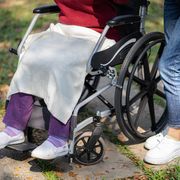 Disabilità, anziani e caregiver: serve un Ministero per la cura