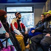 I treni della neve e la guida “Fuori stazione”, così Trenord punta sul turismo
