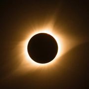 Arthur Eddington e l’eclissi che ha dato forma all’universo