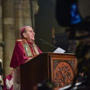 Capitalismo malato, welfare in crisi, città che non vogliono i cittadini: la denuncia di Delpini. Che chiama ad «aggiustare il mondo»