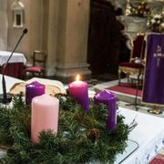 Non c’è fretta di consumare l’Avvento ma di tenerne desta la mèta