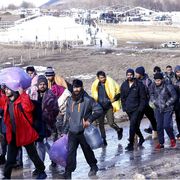 Migranti lungo la rotta balcanica / ANSA