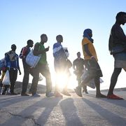 Calano i flussi migratori (ma non è una bella notizia)