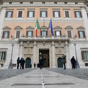 In carceri 72 morti dall'inizio dell'anno. Le sagome per ricordarli