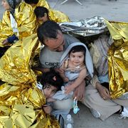 Oltre il mare: guardare negli occhi i migranti