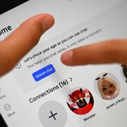 Ragazzini australiani senza i social, sta alle big tech chiudere i profili