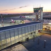 A Natale i prezzi dei biglietti aerei crescono del 700%, penalizzate le isole