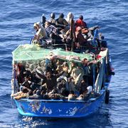 Calano i migranti in arrivo in Europa, ma resta il dramma: 1.700 morti nel Mediterraneo
