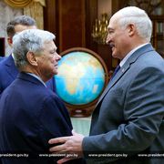 La Bielorussia libera 123 detenuti, anche un Premio Nobel per la pace