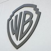 Warner Bros verso il rifiuto dell'offerta ostile di Paramount da 108 miliardi