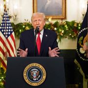 Il presidente Usa Donald Trump parla alla nazione dalla Diplomatic Reception Room della Casa Bianca