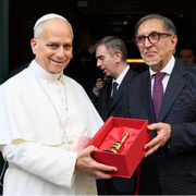 Leone XIV in visita alla biblioteca del Senato e alla nunziatura italiana