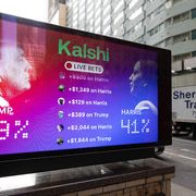 Kalshi è una piattaforma di mercato predittivo che accetta scommesse su un’ampia varietà di risultati di eventi futuri, dallo sport alle elezioni politiche / FOTOGRAMMA