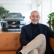 «La globalizzazione è finita e l'elettrico resta l'unica via»: l'auto fa i conti con se stessa