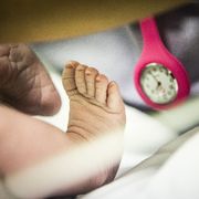 La voglia di vere figli diminuisce tra motivi economici e instabilità