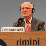 John Polkinghorne: quando un fisico si toglie il camice e resta l’uomo