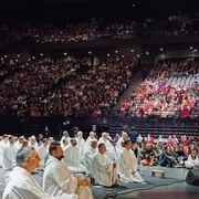 Fiducia e amicizia, così Taizé ha richiamato 15mila giovani a Parigi