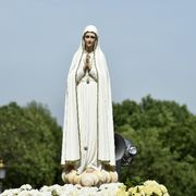 Il «no» al titolo di Corredentrice? Perché Maria ci conduce a Cristo