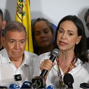 La leader dell'opposizione Maria Corina Machado insieme al presidente legittimo del Venezuela Gonzalez