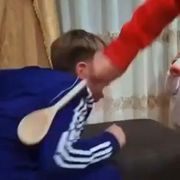 Il caso dell'uomo che picchiava il figlio col cucchiaio e che è già stato liberato