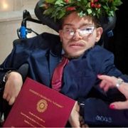 Andrea si laurea comunicando solo con gli occhi